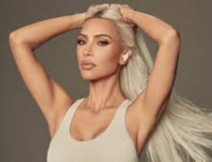 BELEZA: Kim Kardashian reingressa na era tecnológica dos fones de ouvidos