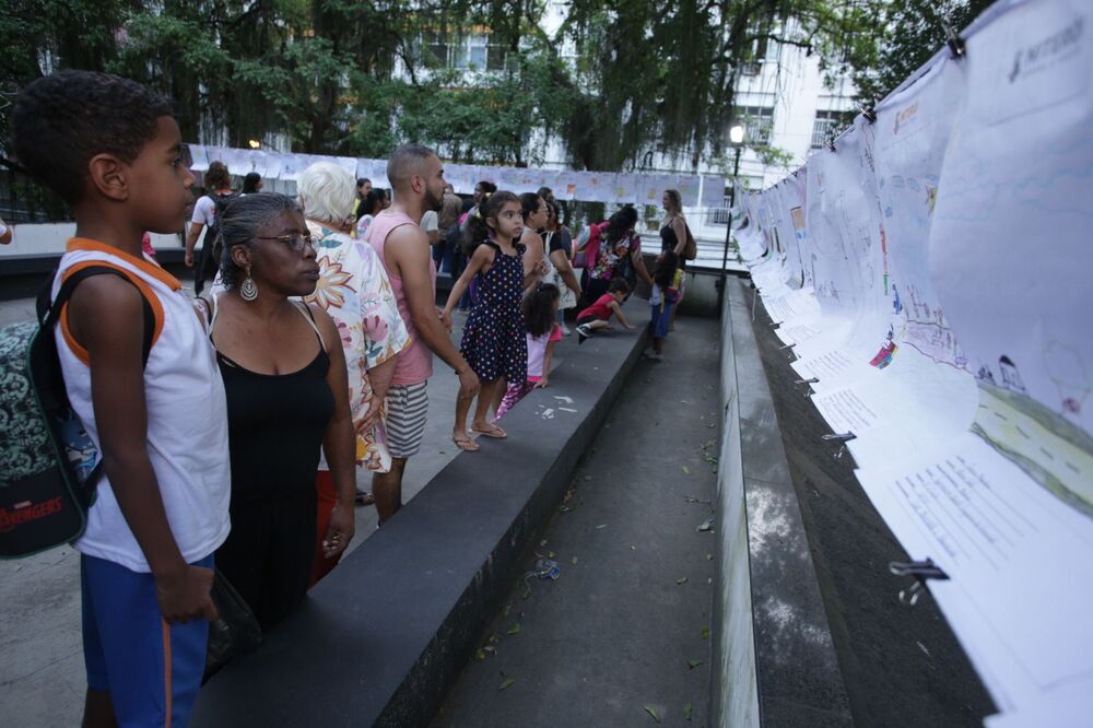 Alunos de escolas municipais de Niterói expõem obras de arte no Campo de São Bento