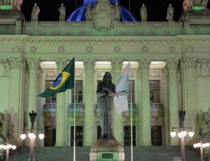 Palácio Tiradentes ganha iluminação especial para alertar sobre as distrofias musculares