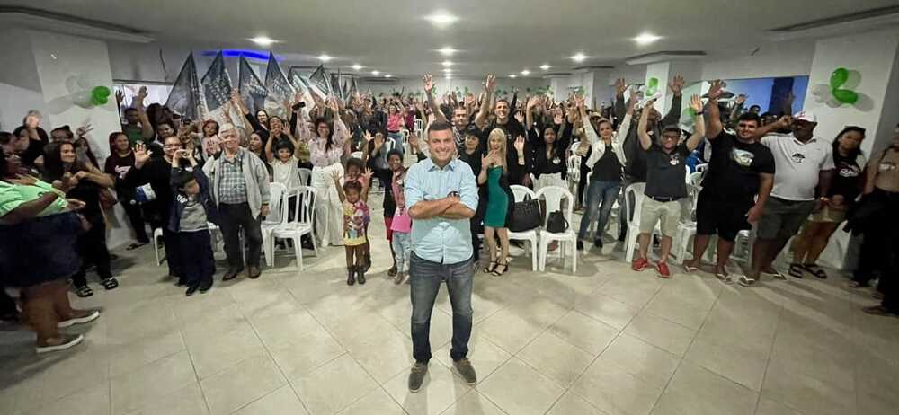 Rômulo Mattos, na batida de Tropa de Elite, levam Bolsonaro pra galera da Ilha do Governador. 