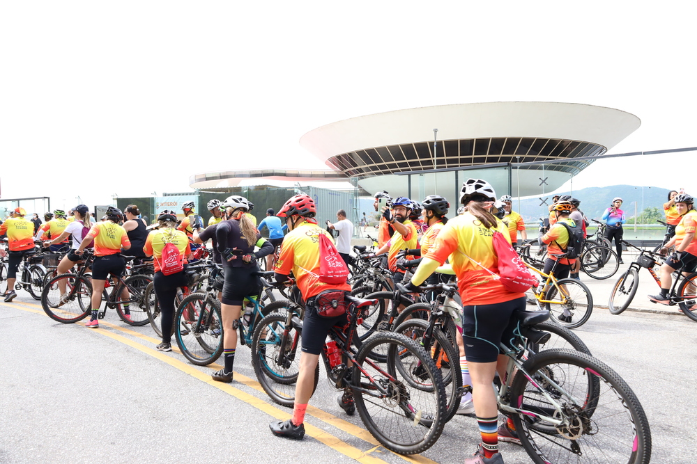 Cerca de 10 mil pessoas participam de passeio ciclístico em Niterói para marcar o Dia Mundial sem Carro  