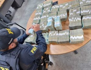 Motorista de veículo com placa de Brasília e crachá de entrada no Congresso é preso com R$ 2,5 milhões em dinheiro