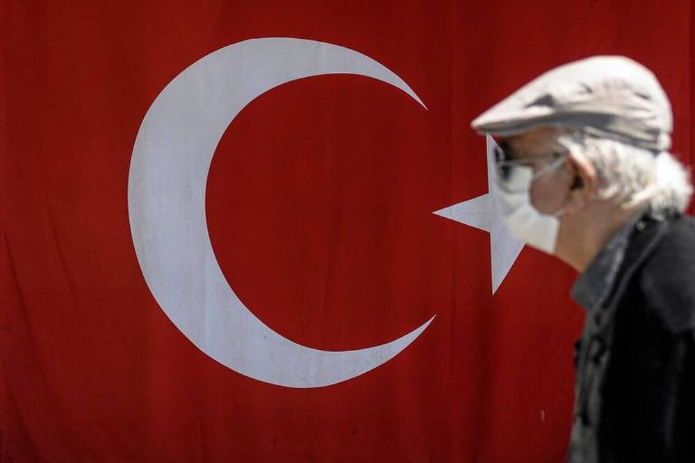 Regime totalitário: Turquia aprova lei para prender jornalistas por notícias “contrárias à verdade”