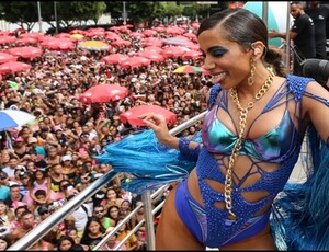 ANITTA: A cantora pop star promete roteiro com o melhor Carnaval de todos os tempos