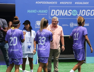 Icaraí recebe disputa do Mano a Mano com as rainhas da Seleção Brasileira de Futebol