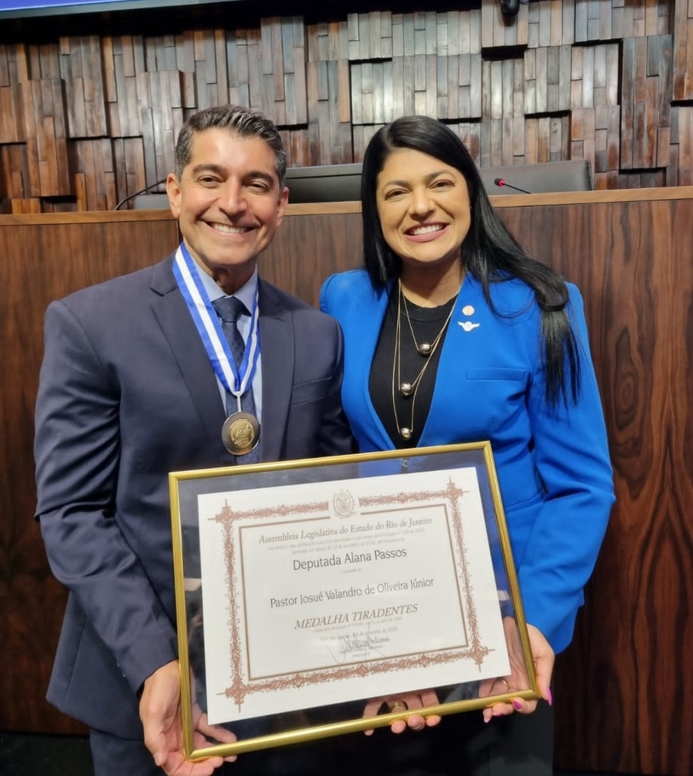 Pastor Josué Valandro Jr., da Igreja Atitude, recebe a Medalha Tiradentes