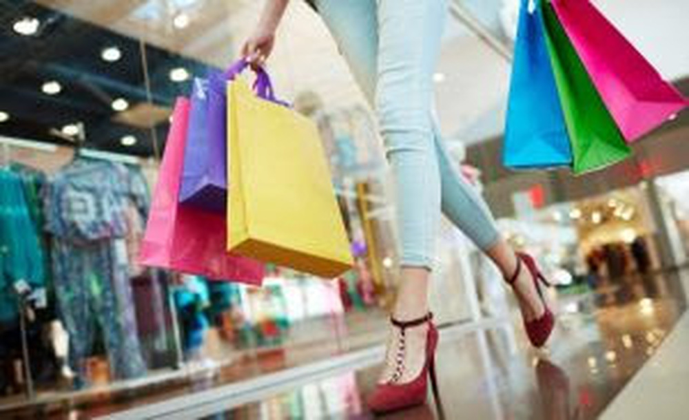 13º salário deve elevar fluxo de consumidores em 30% nas lojas de shoppings, diz ALSHOP