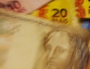 43% dos brasileiros pretendem usar o 13º salário para pagar dívidas