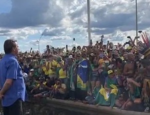 Bolsonaro diz a aliados no Alvorada: 'Quem decide meu futuro são vocês'