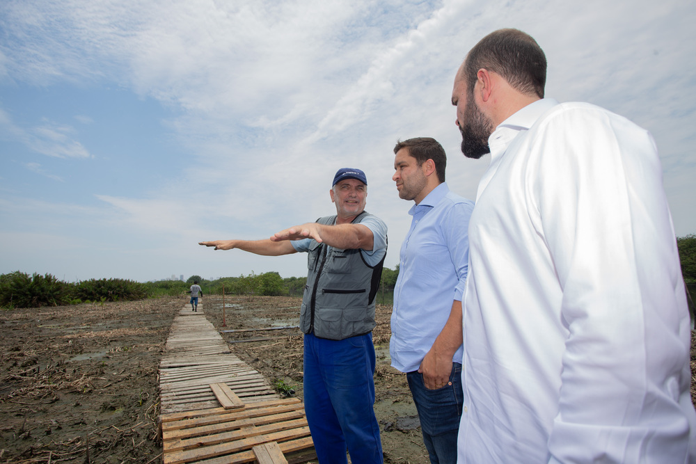 Iguá recebe Vice-Governador eleito do Rio para apresentar projeto de revitalização do Complexo Lagunar e realizar plantio na Lagoa do Camorim