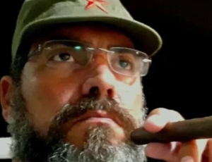Escolhido por Dino para PRF tem foto em que faz alusão a Fidel