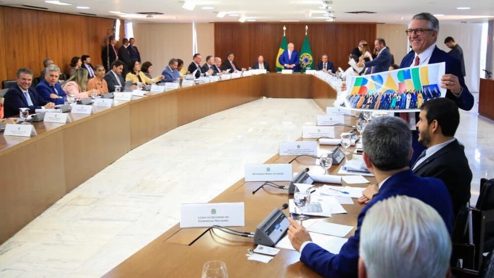 PT NO GOVERNO: Na primeira reunião com seu ministério, 