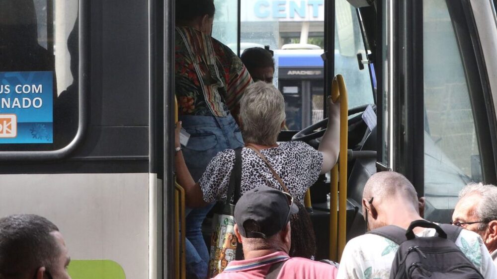 BUSER: Justiça veta viagens em ônibus fretados em circuito aberto