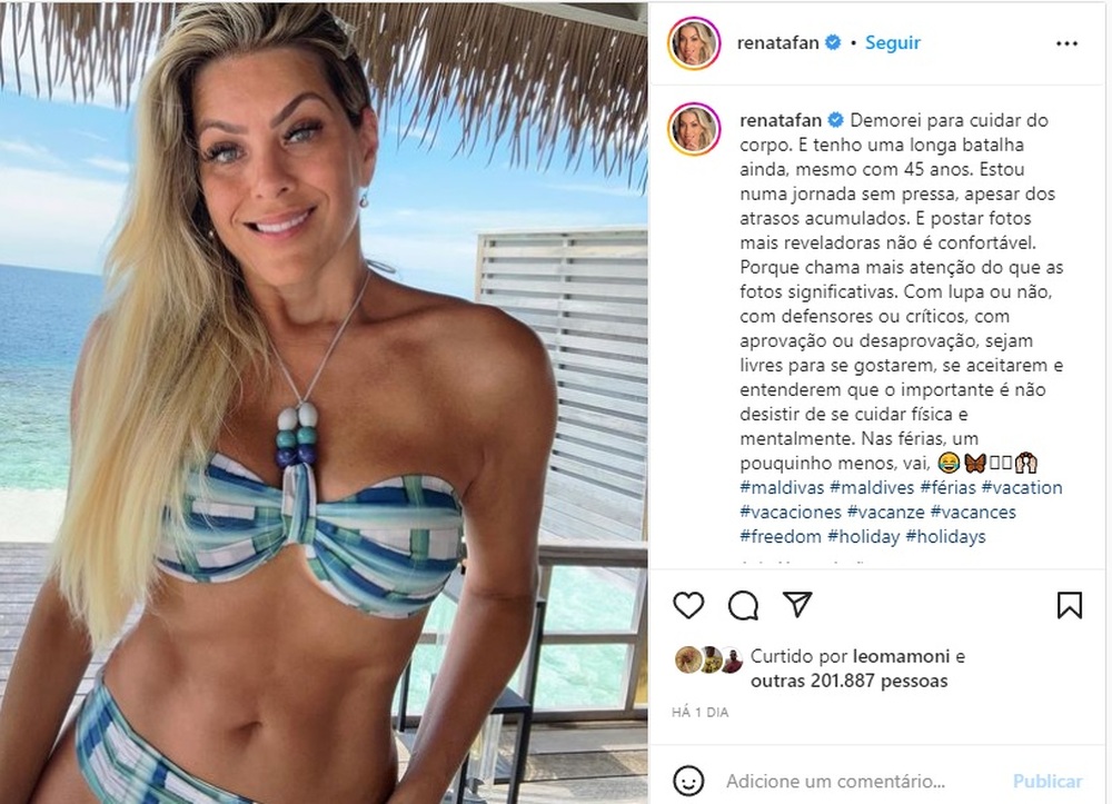 Renata Fan posa de biquíni aos 45 anos