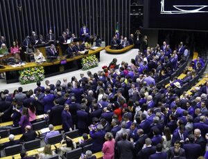 Bloco com 20 partidos e 496 deputados é formado para disputar a presidência da Câmara 