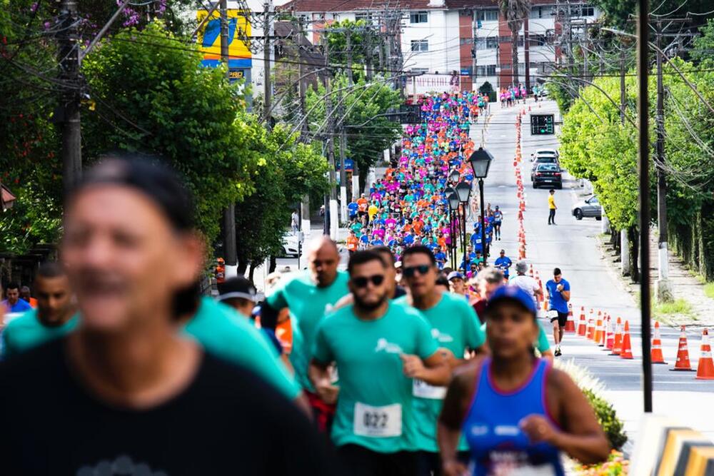 Com 800 participantes, corrida de rua coloriu e levou energia às ruas de Teresópolis neste domingo, 29/01