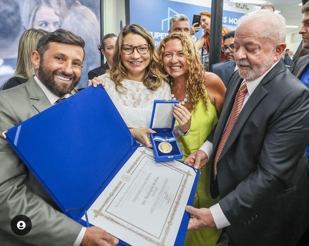 Janja recebe Medalha Tiradentes na Alerj