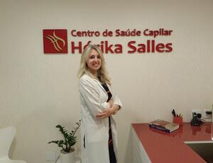 Herika Salles recebe o reconhecimento de melhor Terapeuta Capilar